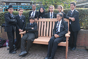 Les's Memorial Bench with students in the Quad